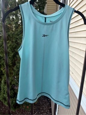 Reebok Aqua Mesh Athletic Tank Top Size S